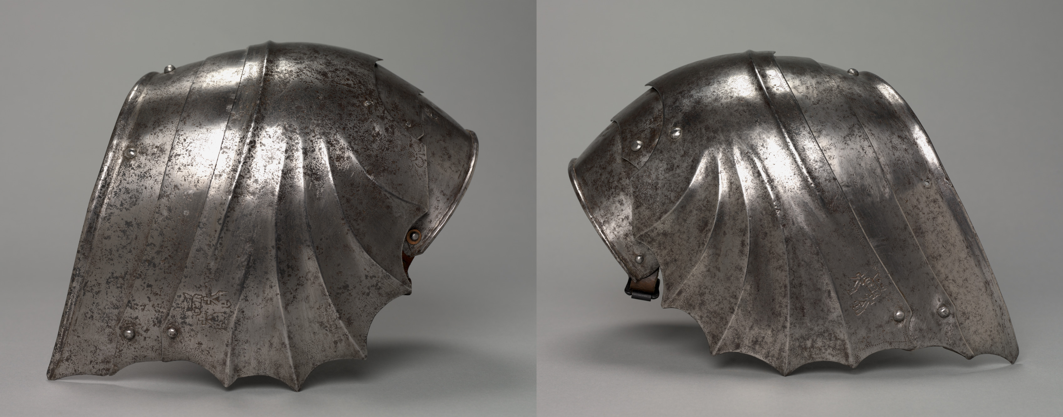 Pair of Gothic Fan-Shaped Pauldron