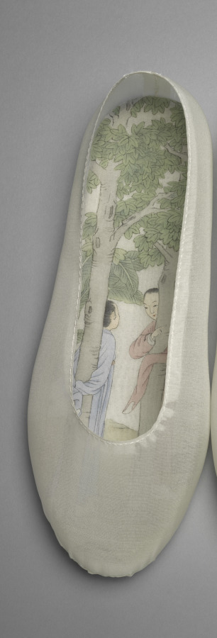 Good Things Come in Pairs 8 (right shoe), Peng Wei, 2011