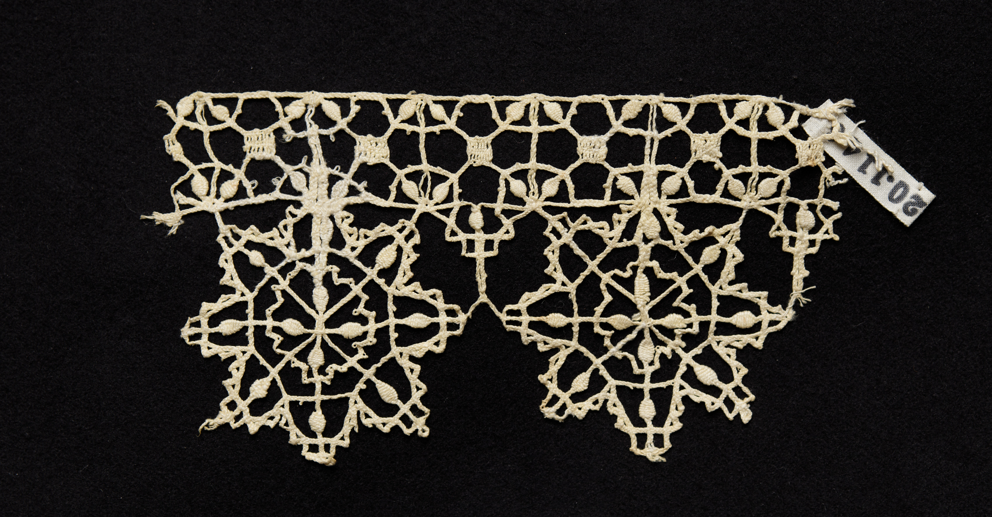 Bobbin Lace (Needlepoint Design) Edging of Star Points