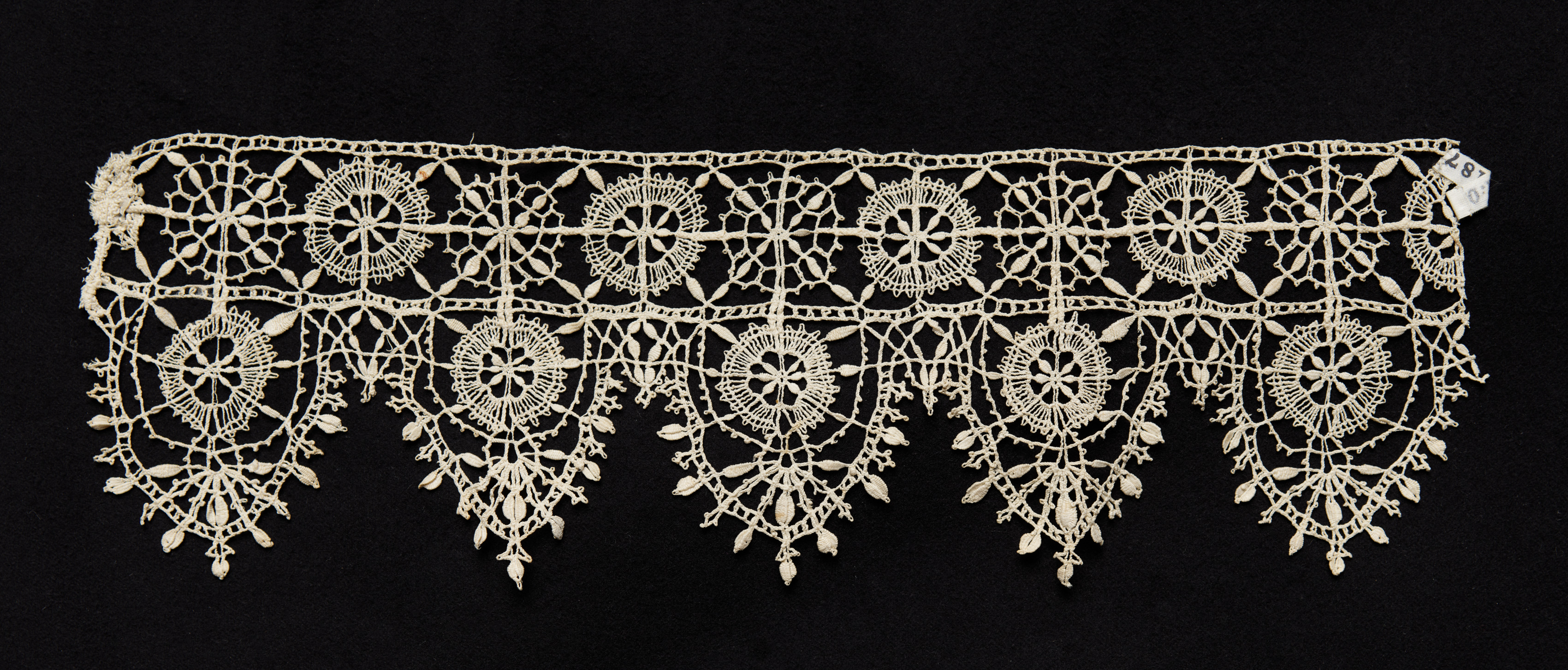 Bobbin Lace (Needlepoint Design) Insertion and Edging of Points