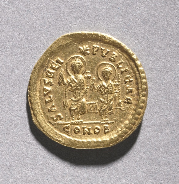 Solidus of Theodosius II and Valentinian III (reverse)