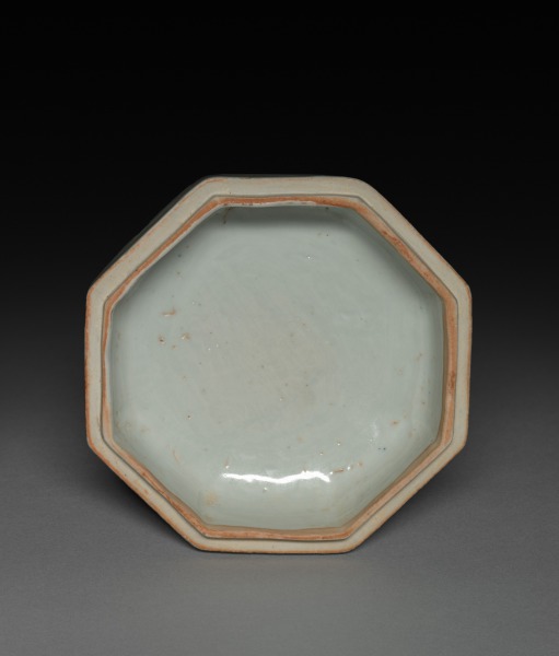 Hexagonal Covered Box with Lions in Relief: Qingbai Ware