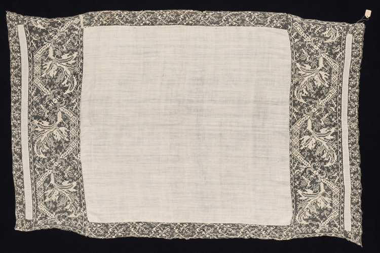 Cloth with Border of Vegetal Pattern