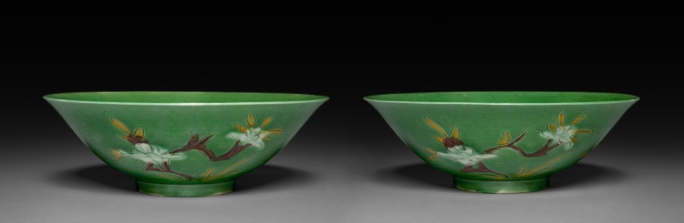 Pair of Bowls with Sprays of Flowers