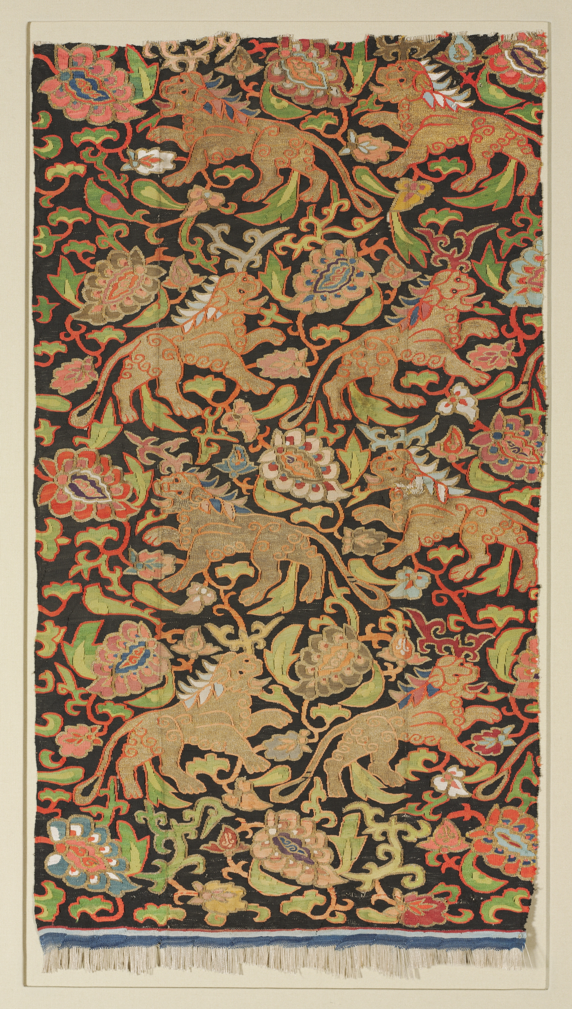 Tapestry with golden lions and palmettes