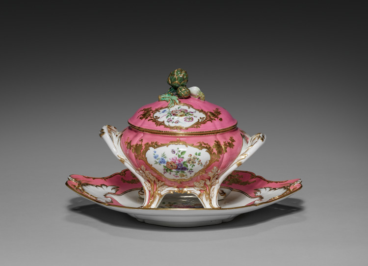 Covered Tureen on Stand (1 of 2)