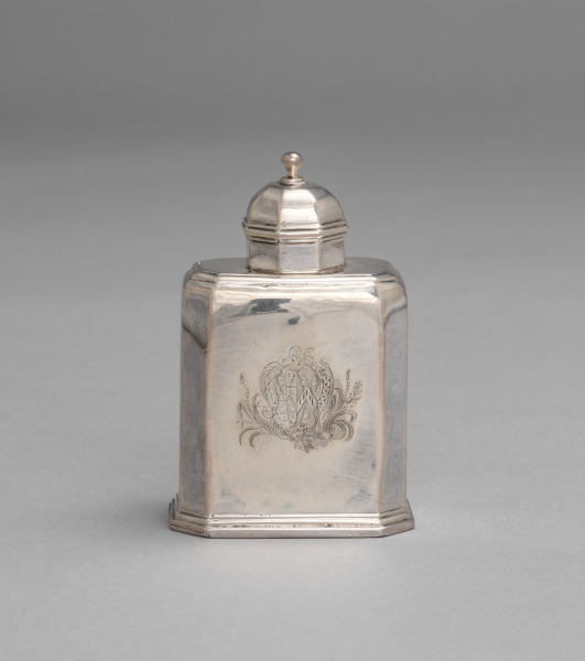 Tea Caddy and Cover