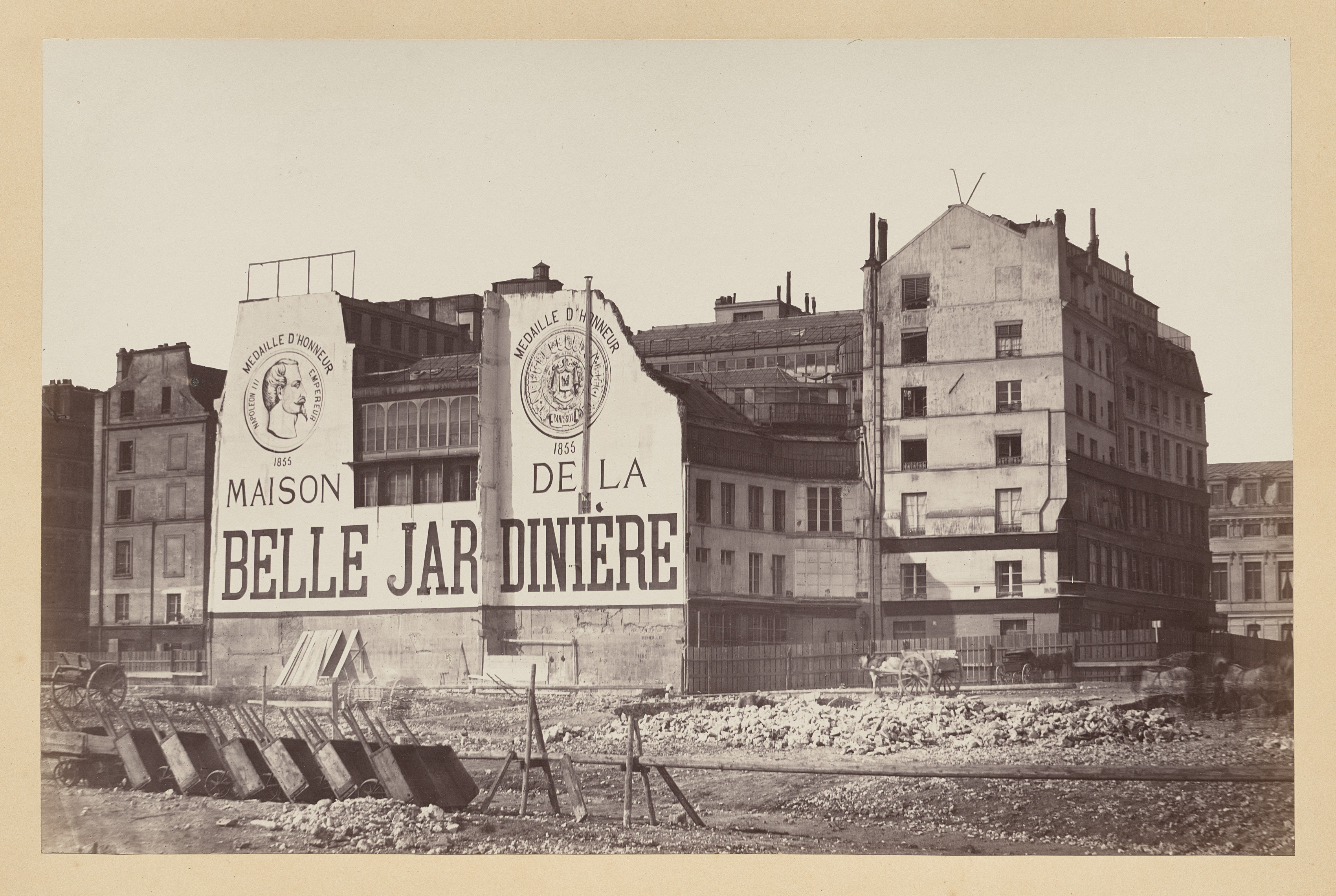 La Belle Jardinère: le magasin de la rue de la Cité pendant sa demolition, Paris