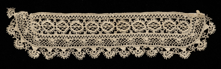 Knotted Lace Collar