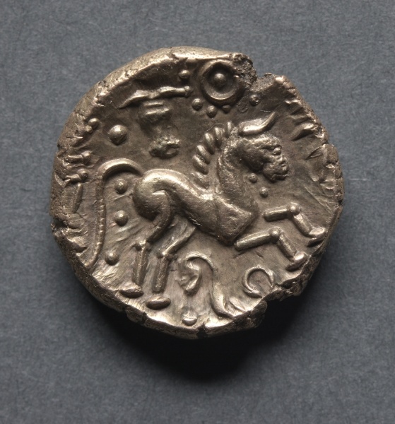 Tasciovanus Stater: Horse and Bucranium (Head of Ox) (reverse)