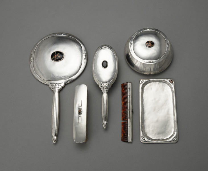 Set of Dressing Implements