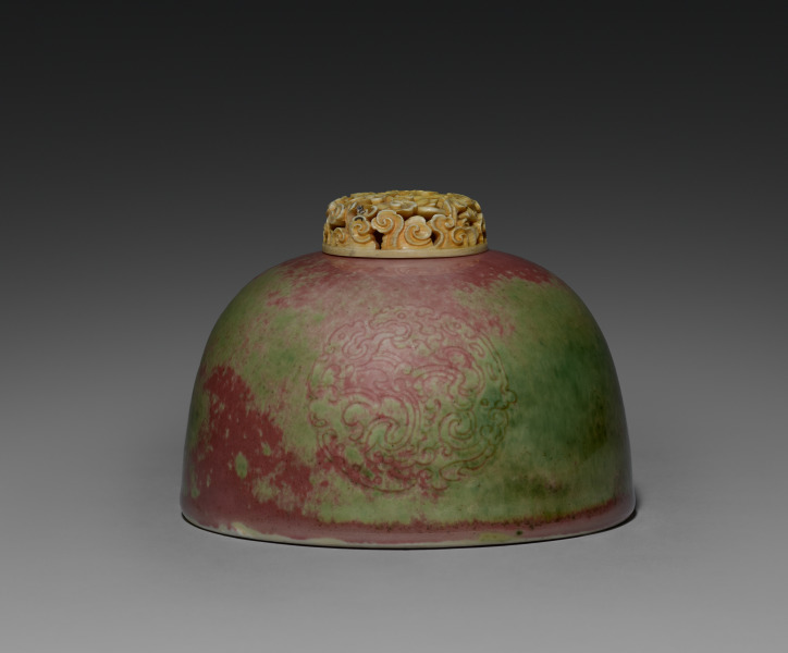 Water Pot with Ivory Lid
