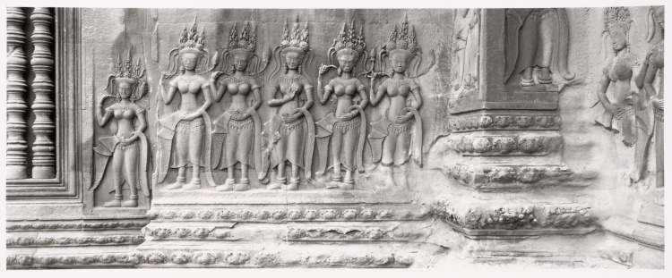 Angkor Wat (wall of Apsaras, western entrance)