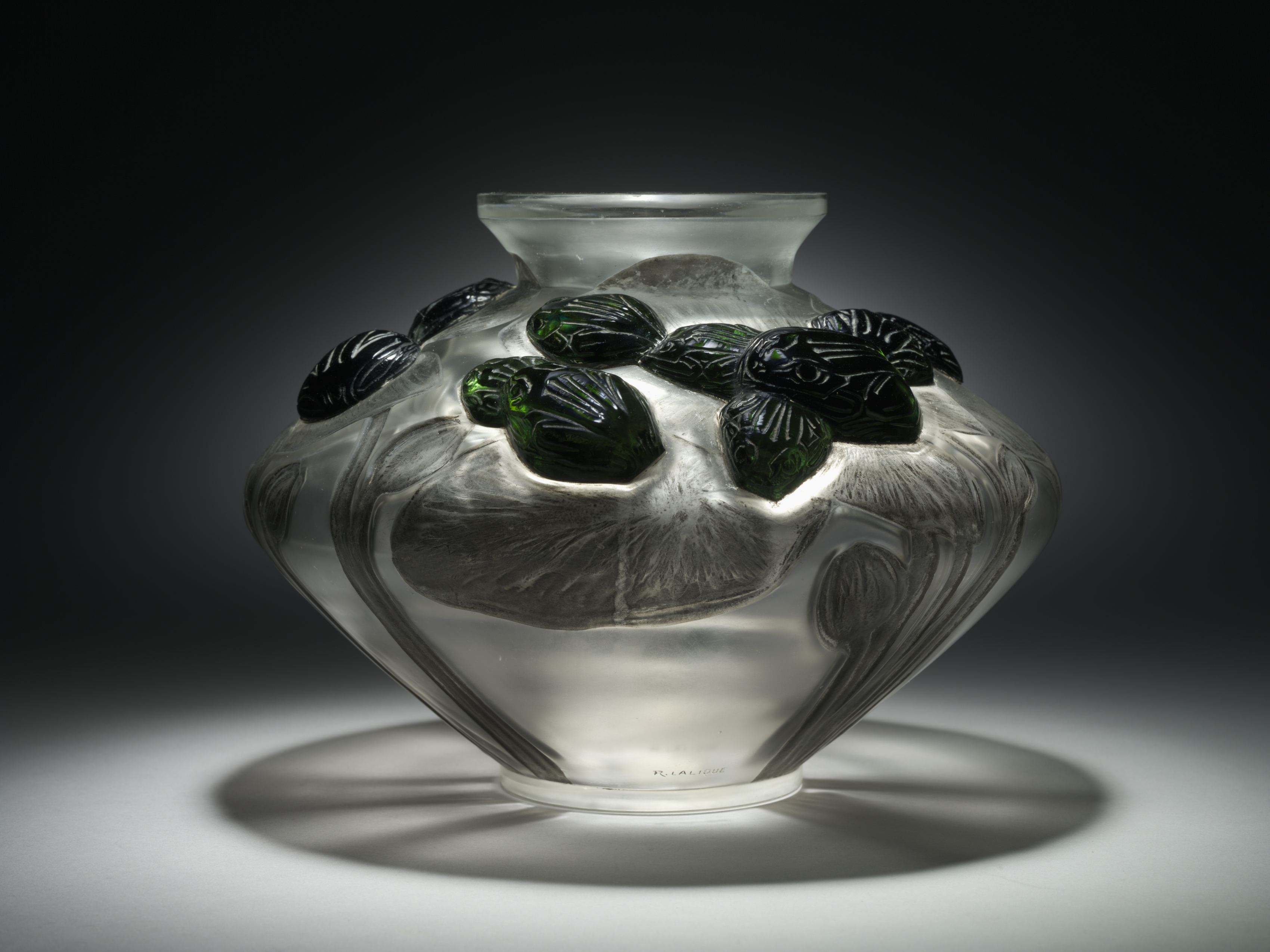 Frogs and Lily Pads (Grenouilles et Nénuphars) Vase