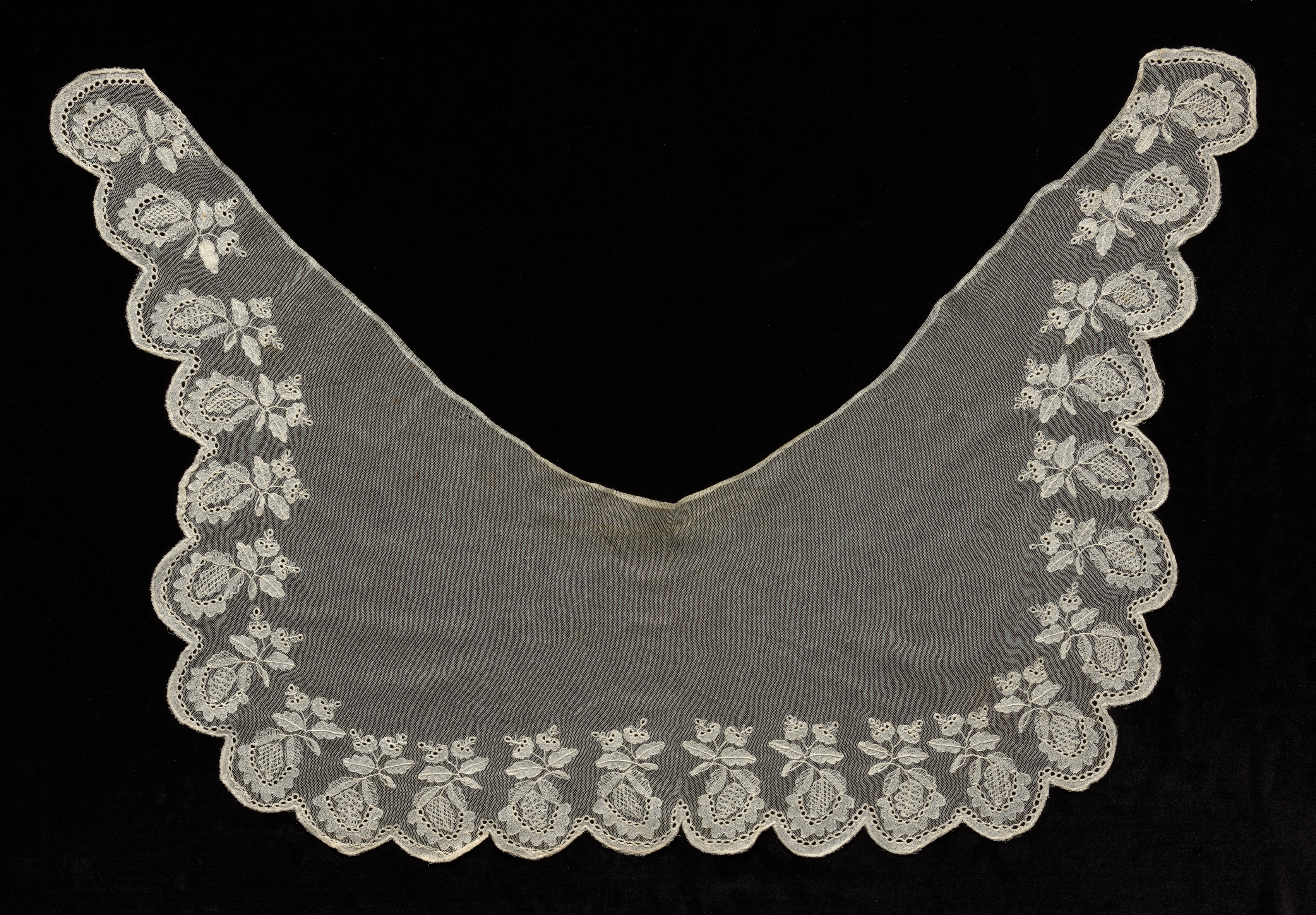Machine Lace (Embroidered Net) Collar