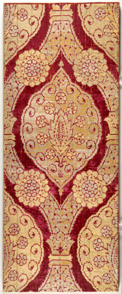 Brocaded velvet with medallions in ogival lattice
