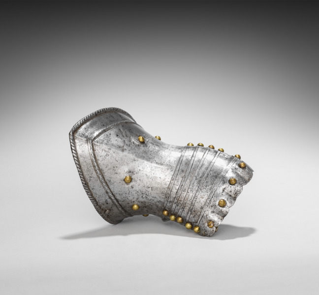 Gauntlet with Bell Shaped Cuff (Right)