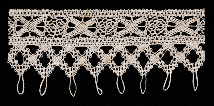 Bobbin Lace Insertion and Edging with Loops